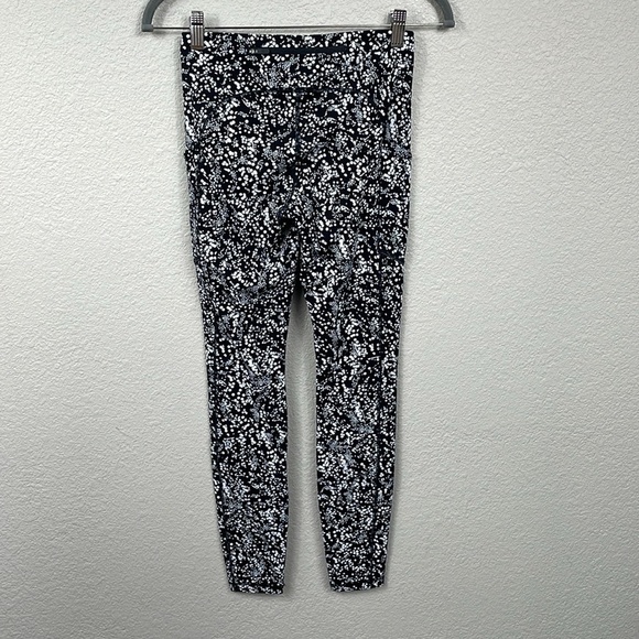 Lululemon Tight Stuff Tight Leggings Black Spotted Chirasu Full Length Sz 4 - Picture 3 of 12